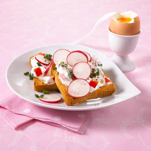 Schnittlauch-Tomaten-Zwieback mit Ei (Diät) Rezept Schnittlauch-Tomaten-Zwieback mit Ei (Diät) Rezept