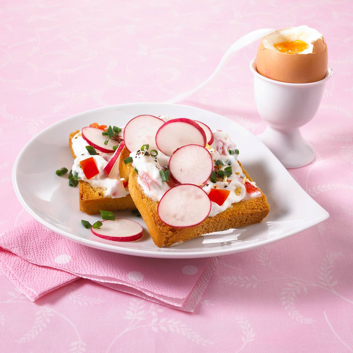 Schnittlauch-Tomaten-Zwieback mit Ei (Diät) Rezept