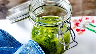 Schnittlauchpesto Rezept - Foto: LECKER @ Bauer Media Group