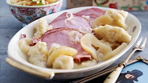 Schnitz and Knepp mit Pepper Cabbage Slaw Rezept - Foto: House of Food / Bauer Food Experts KG