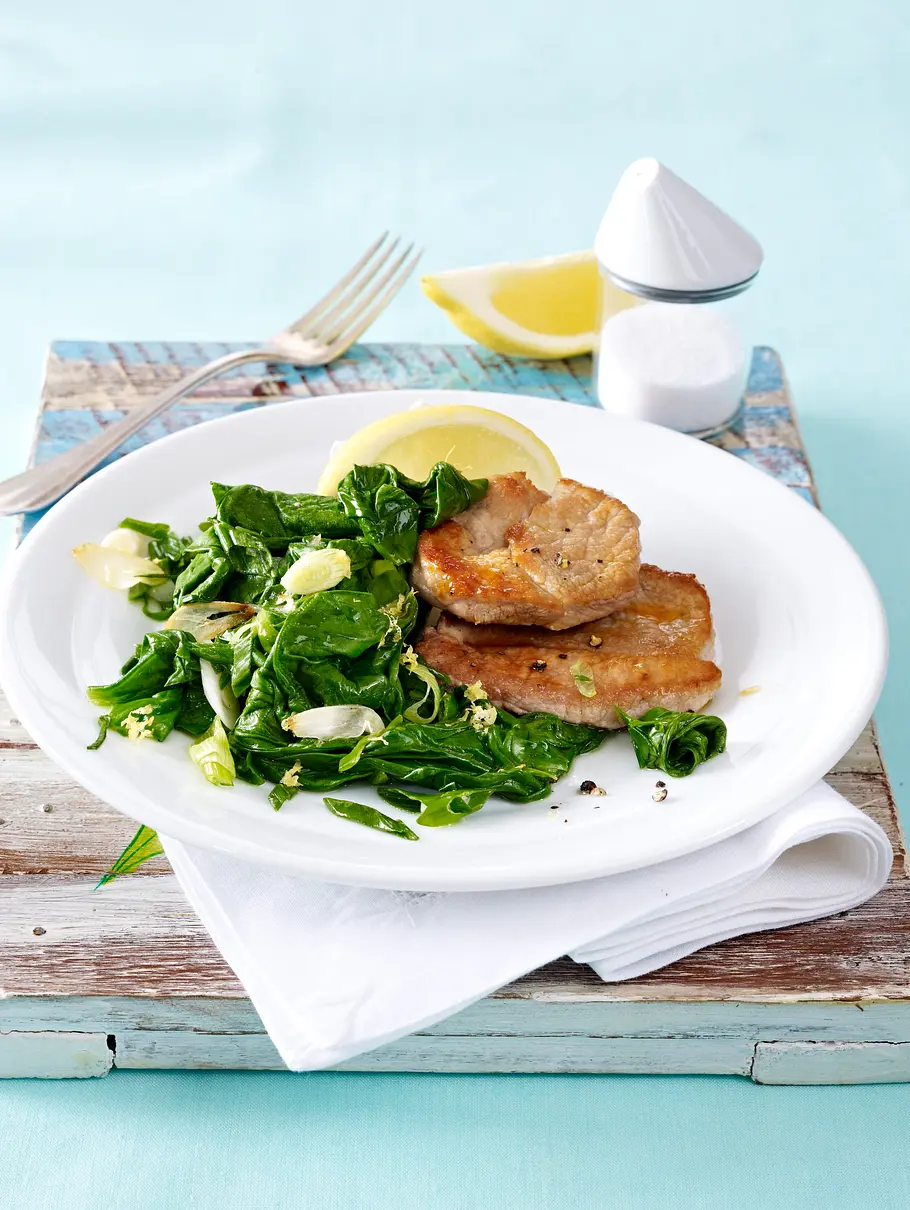 Schnitzel auf Spinat-Zitronengemüse Rezept Schnitzel auf Spinat-Zitronengemüse Rezept