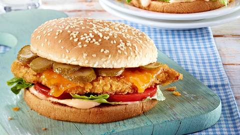 Schnitzel-Burger Rezept - Foto: House of Food / Bauer Food Experts KG