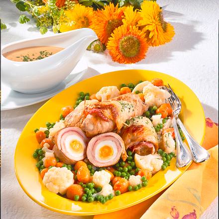 Schnitzel-Ei-Röllchen mit Buttergemüse Rezept Schnitzel-Ei-Röllchen mit Buttergemüse Rezept