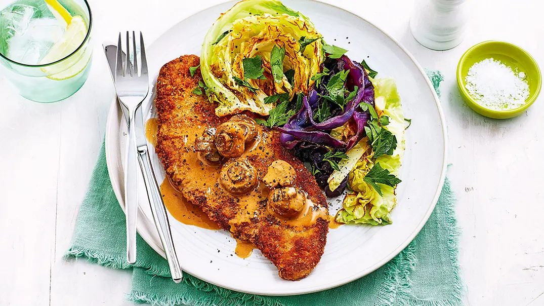 Schnitzel für Champs zu Ofenkohl Rezept - Foto: LECKER @ Bauer Media Group