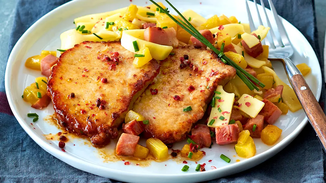 Schnitzel Hawaii mit Ananas, Schinken und Gouda Rezept - Foto: LECKER @ Bauer Media Group Schnitzel Hawaii mit Ananas, Schinken und Gouda Rezept - Foto: LECKER @ Bauer Media Group