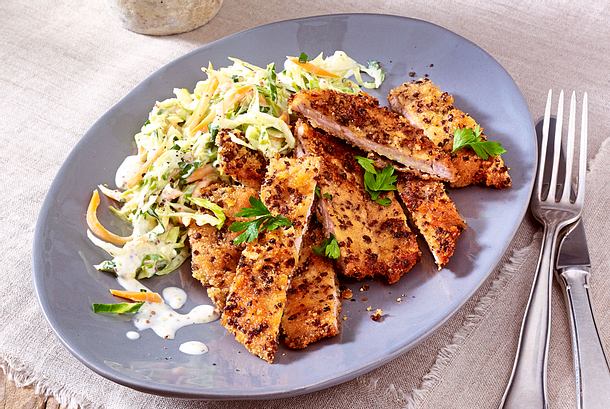Schnitzel im Sauseschritt mit Spitzkohl-Slaw Rezept Schnitzel im Sauseschritt mit Spitzkohl-Slaw Rezept