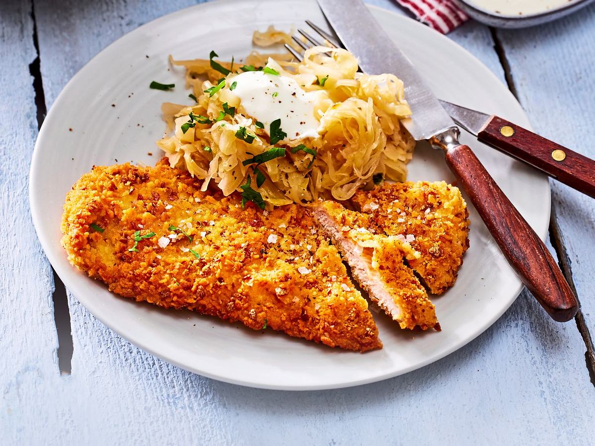 Schnitzel in Brezelpanade zu bayerischem Kraut Rezpet