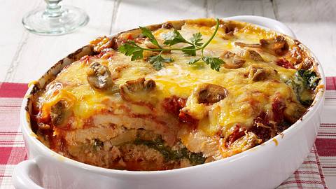 Schnitzel-Lasagne Rezept - Foto: House of Food / Bauer Food Experts KG