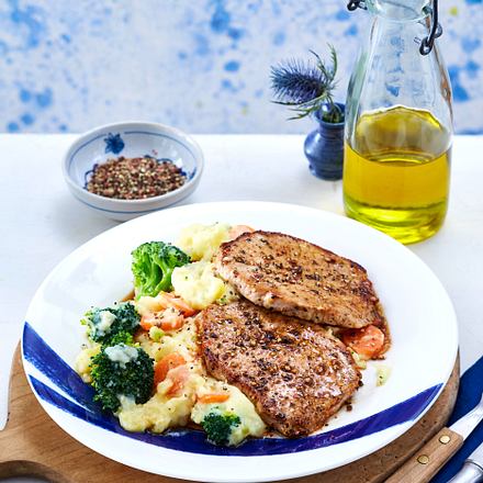 Schnitzel mit Brokkoli-Kartoffel-Möhren-Püree (Aus vier mach eins) Rezept Schnitzel mit Brokkoli-Kartoffel-Möhren-Püree (Aus vier mach eins) Rezept