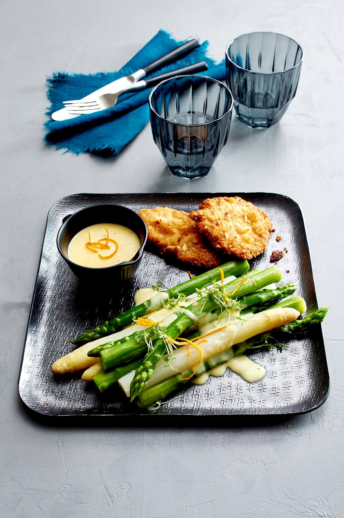 Schnitzel mit Spargel zu Orangen-Hollandaise Rezept