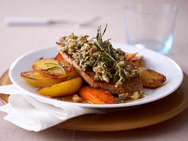 Schnitzel mit Walnuss-Käse-Kruste Rezept Schnitzel mit Walnuss-Käse-Kruste Rezept