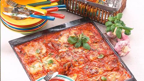 Schnitzel-Pizza vom Blech Rezept - Foto: House of Food / Bauer Food Experts KG
