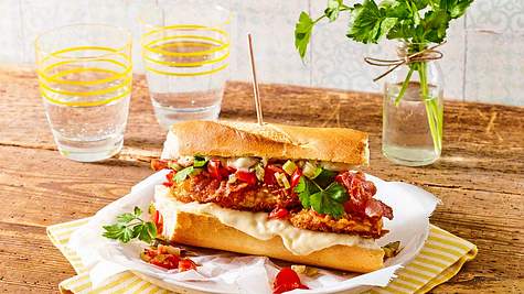 Schnitzel-Sandwich de luxe Rezept - Foto: House of Food / Food Experts KG