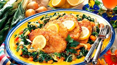 Schnitzel und Mangoldgemüse Rezept - Foto: LECKER @ Bauer Media Group