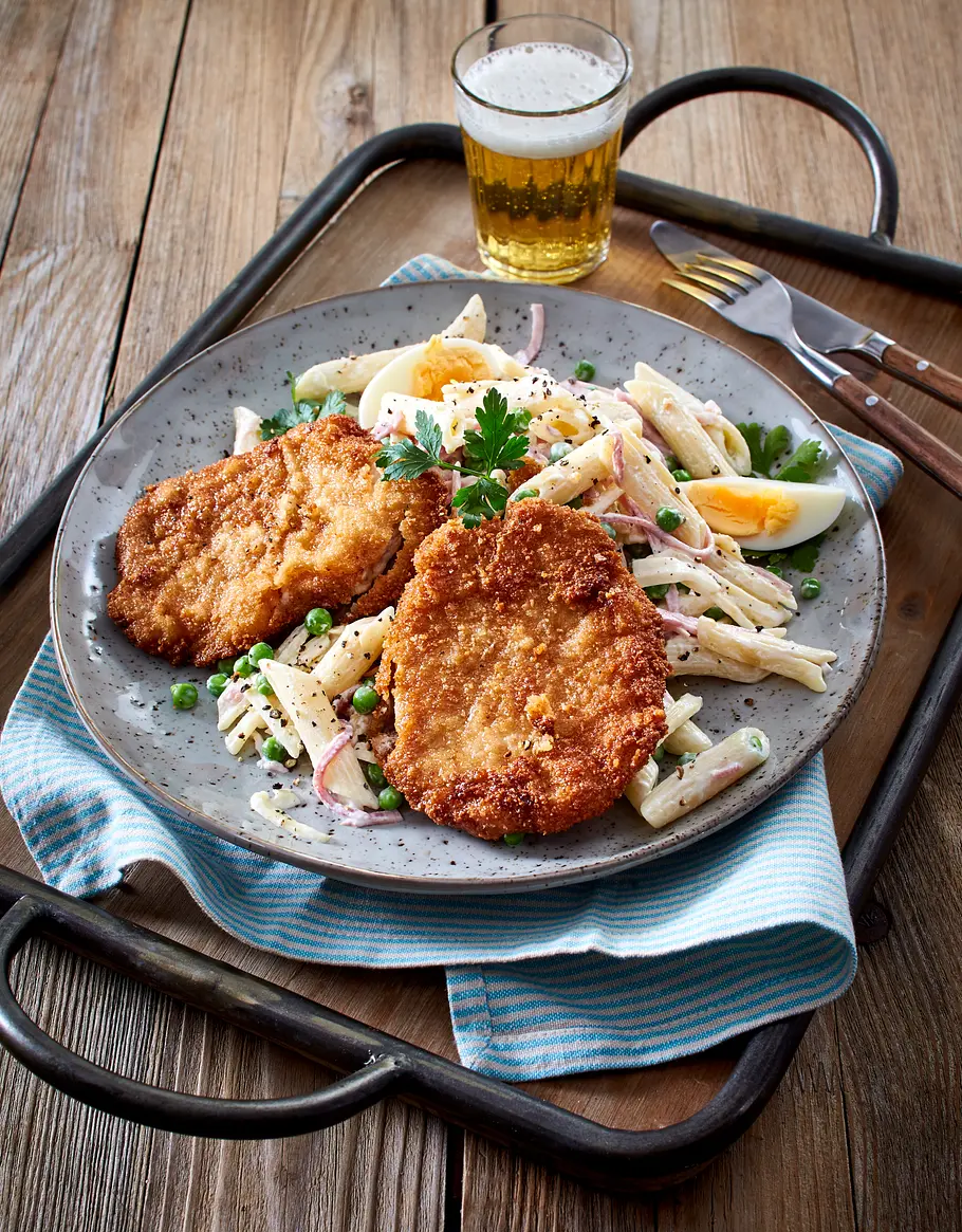 Schnitzel Wiener Art mit Nudelsalat Rezept Schnitzel Wiener Art mit Nudelsalat Rezept