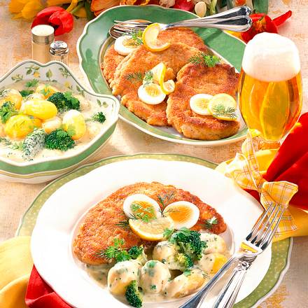 Schnitzel zu Käserahm-Kartoffeln Rezept Schnitzel zu Käserahm-Kartoffeln Rezept
