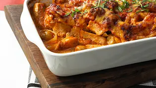 Schnitzelauflauf mit Chilisoße Rezept - Foto: LECKER @ Bauer Media Group