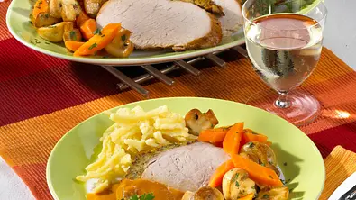 Schnitzelbraten mit Senfkruste Rezept - Foto: LECKER @ Bauer Media Group