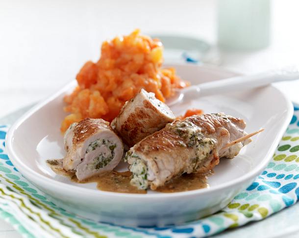 Schnitzelröllchen mit Frischkäse-Bärlauch-Füllung Rezept Schnitzelröllchen mit Frischkäse-Bärlauch-Füllung Rezept