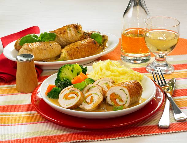 Schnitzelröllchen mit Möhrenfüllung Rezept Schnitzelröllchen mit Möhrenfüllung Rezept