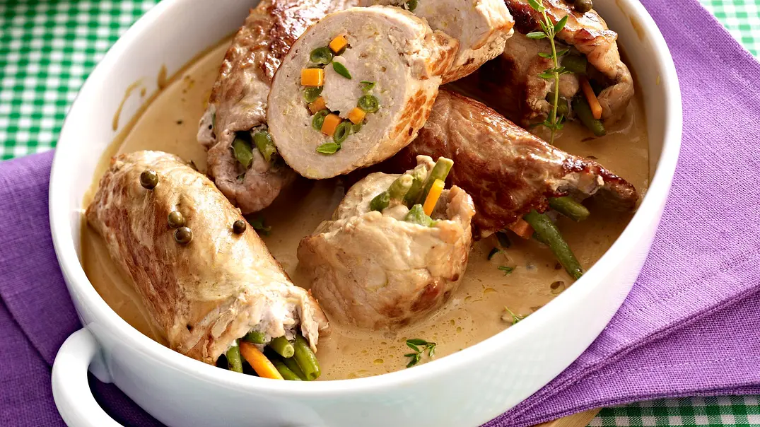 Schnitzelröllchen in Pfefferrahmsoße Rezept - Foto: LECKER @ Bauer Media Group Schnitzelröllchen in Pfefferrahmsoße Rezept - Foto: LECKER @ Bauer Media Group