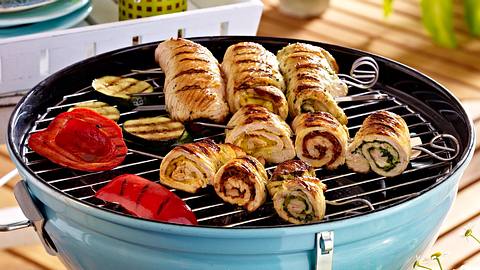 Schnitzelröllchenspieße vom Grill Rezept - Foto: House of Food / Bauer Food Experts KG