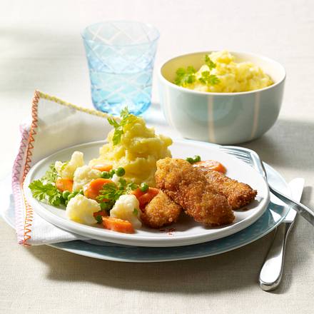 Schnitzelsticks/-stäbchen mit Buttergemüse und Stampfkartoffeln Rezept