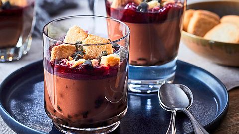 Schoki-Pannacotta mit Lass-Krachen-Extra Rezept - Foto: House of Food / Bauer Food Experts KG