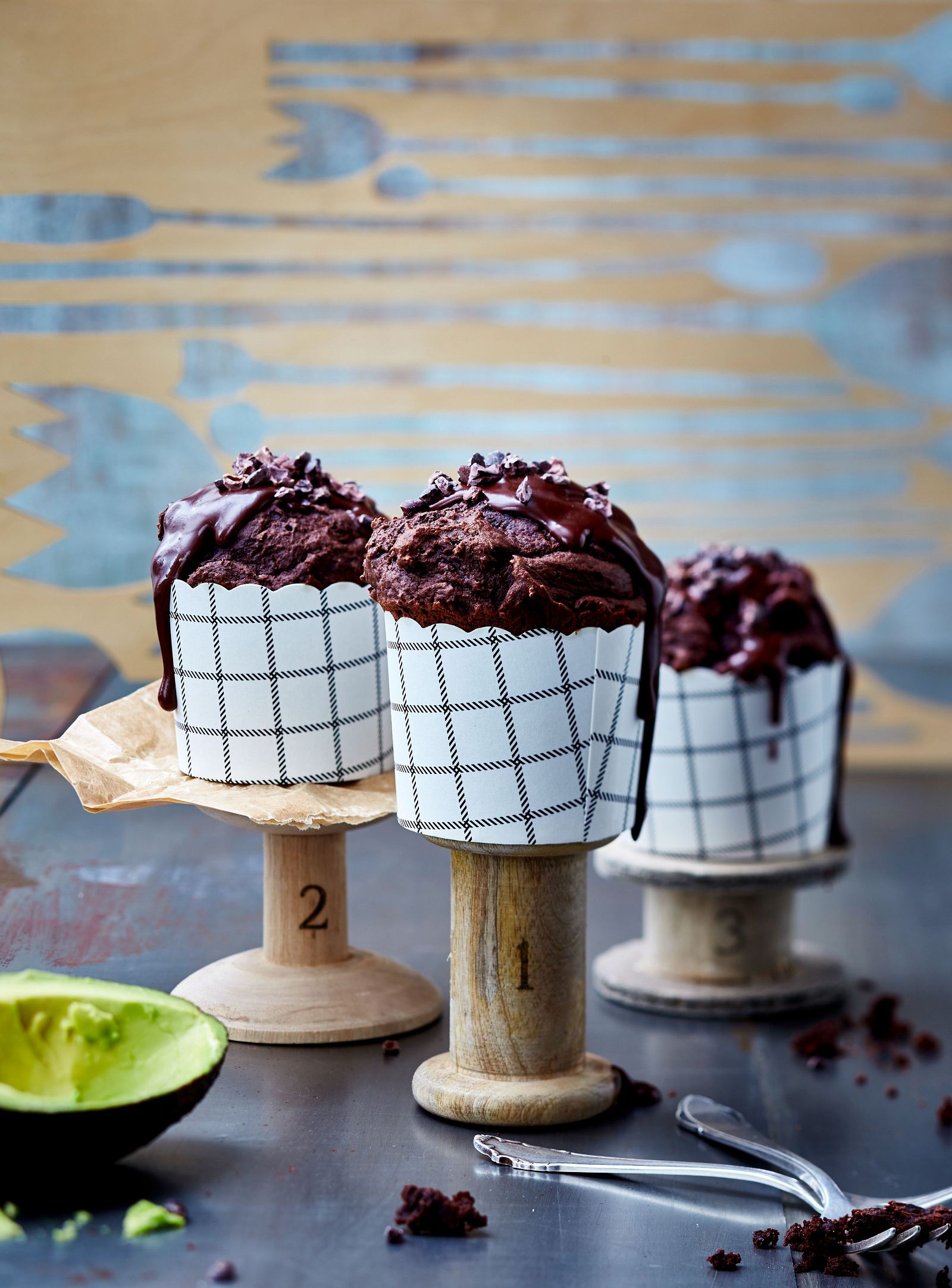SchokoAvocadoMuffins mit KakaoNibs Rezept LECKER