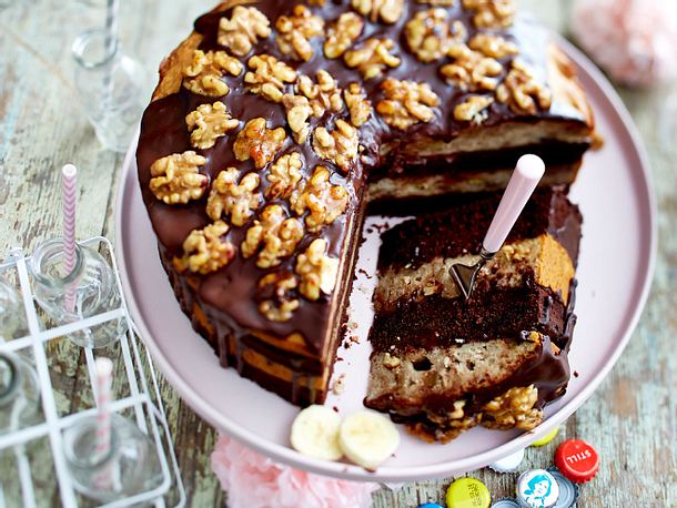 Schoko-Bananen-Torte mit karamellisierten Walnüssen Rezept Schoko-Bananen-Torte mit karamellisierten Walnüssen Rezept