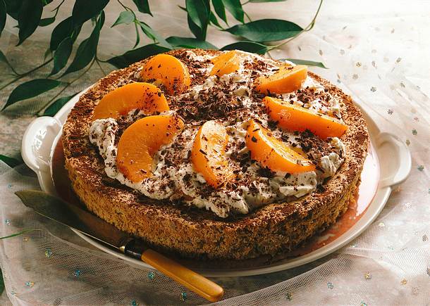 Schoko-Biskuit mit Pfirsichsahne Rezept Schoko-Biskuit mit Pfirsichsahne Rezept