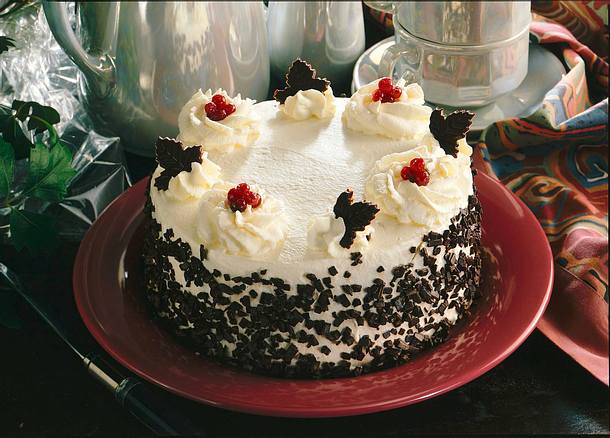 Schoko-Biskuittorte mit Preiselbeersahne Rezept Schoko-Biskuittorte mit Preiselbeersahne Rezept