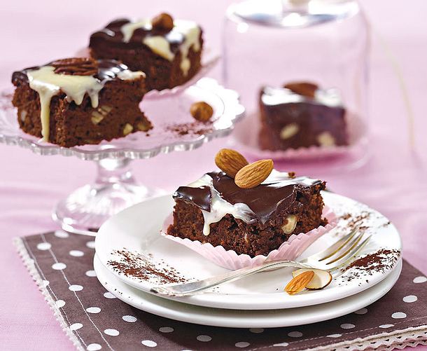 Schoko-Brownies mit Schokoguss Rezept Schoko-Brownies mit Schokoguss Rezept