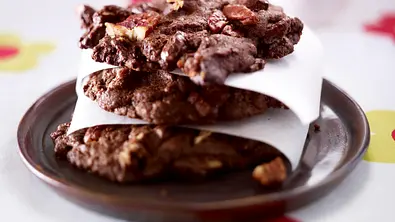 Schoko-Cookies mit Pekannüssen Rezept - Foto: LECKER @ Bauer Media Group