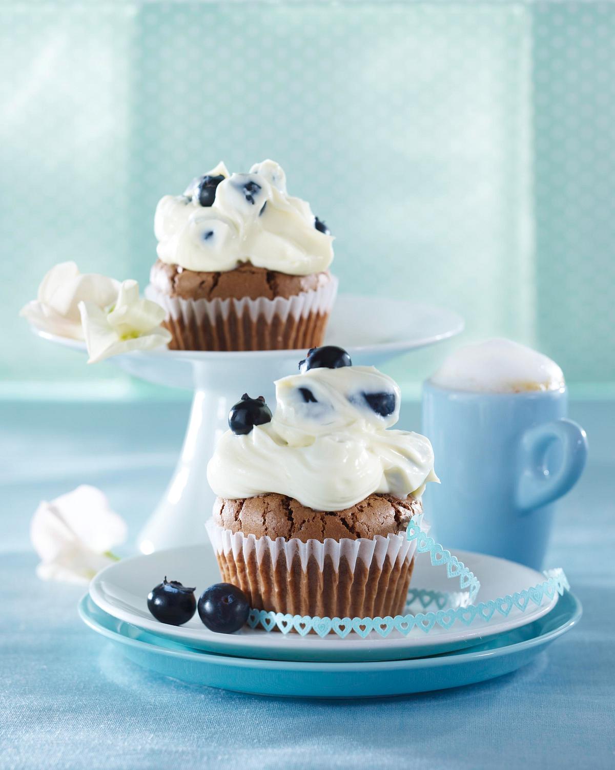 Schoko-Cupcakes mit Heidelbeer-Mascarpone-Creme (vier mal anders) Rezept