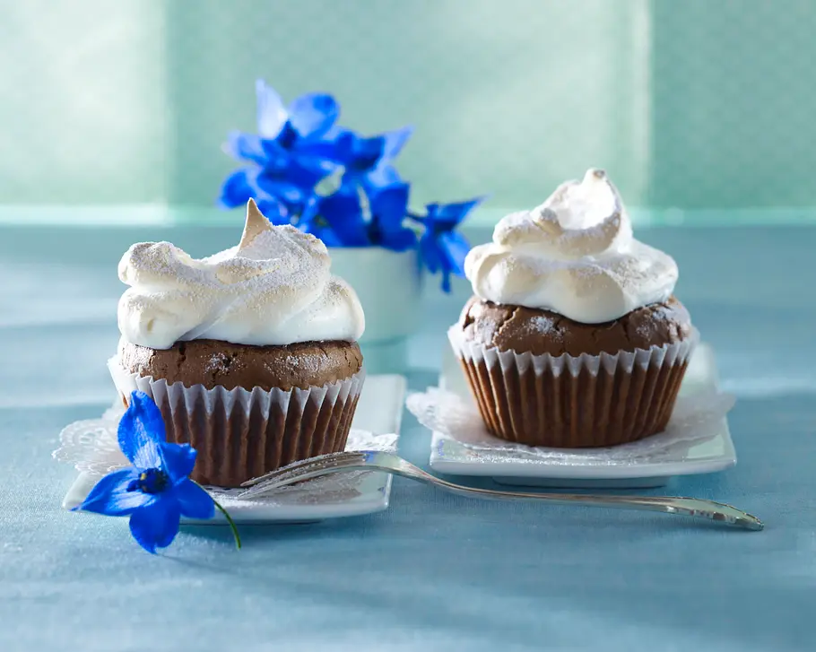 Schoko-Cupcakes (Muffins) mit Baiserhaube (vier mal anders) Rezept