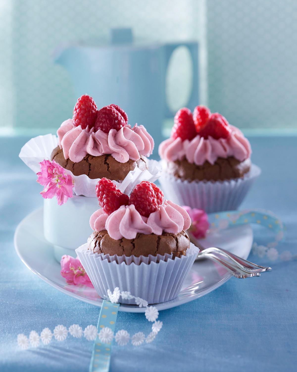 Schoko-Cupcakes (Muffins) mit Himbeer-Meringue-Buttercreme Rezept