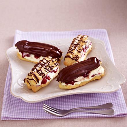 Schoko-Eclairs mit Rotweinbirnen Rezept Schoko-Eclairs mit Rotweinbirnen Rezept