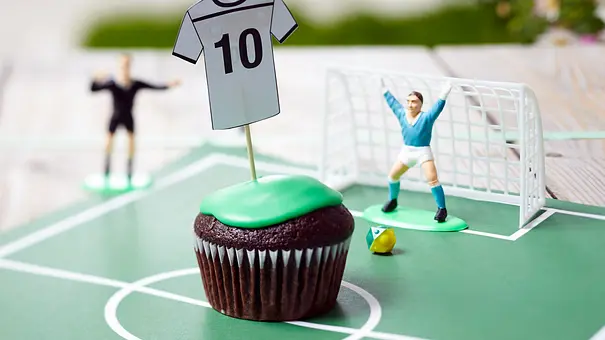 Schoko-Fußball-Muffins Rezept - Foto: LECKER @ Bauer Media Group Schoko-Fußball-Muffins Rezept - Foto: LECKER @ Bauer Media Group