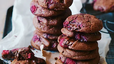 Schoko-Himbeer-Cookies Rezept - Foto: LECKER @ Bauer Media Group