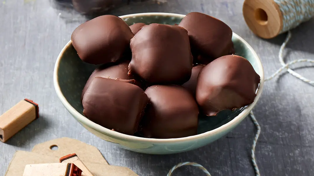 Schoko-Kaffee-Toffees Rezept - Foto: LECKER @ Bauer Media Group Schoko-Kaffee-Toffees Rezept - Foto: LECKER @ Bauer Media Group