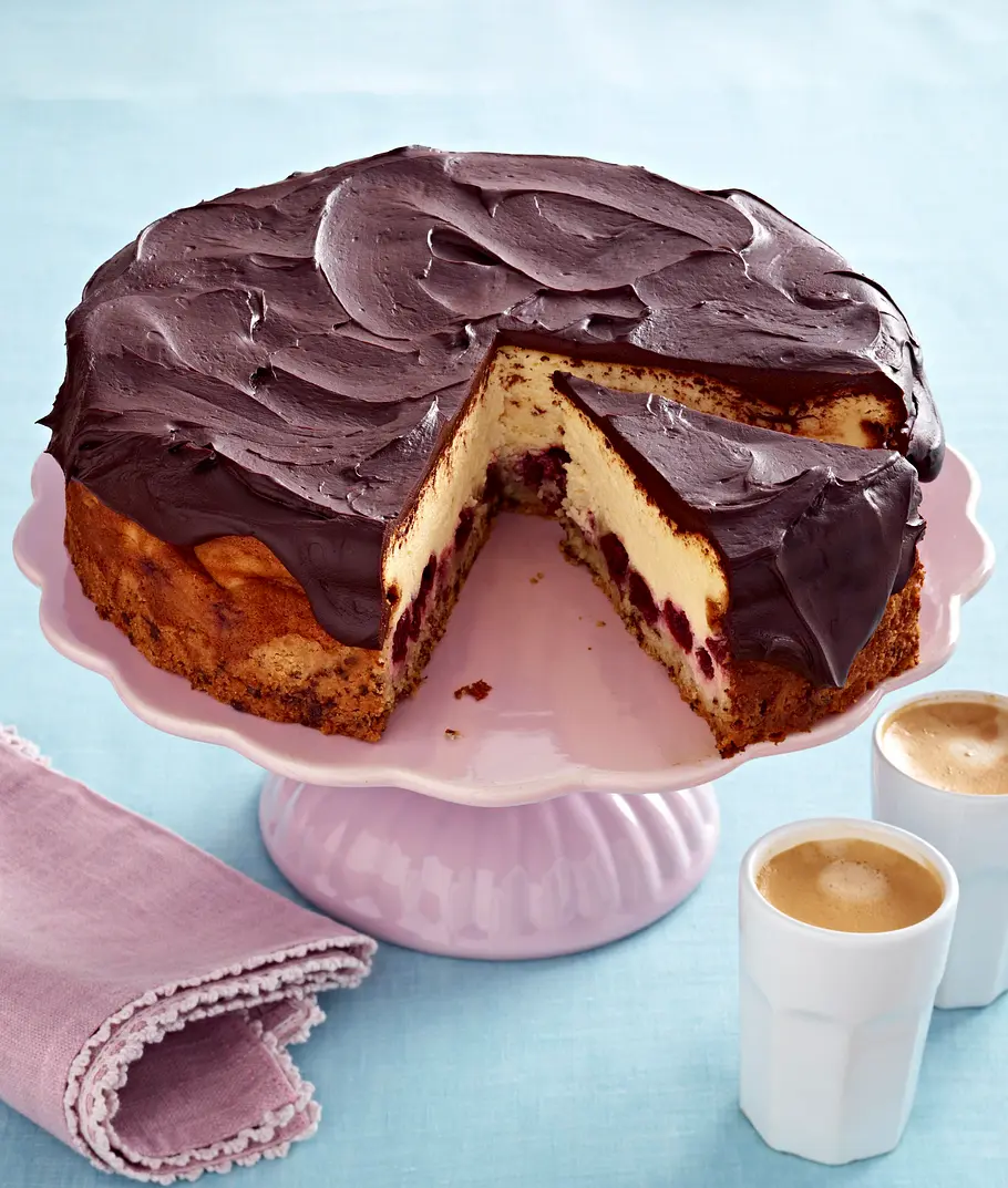 Schoko-Käsetorte mit Kirschen Rezept