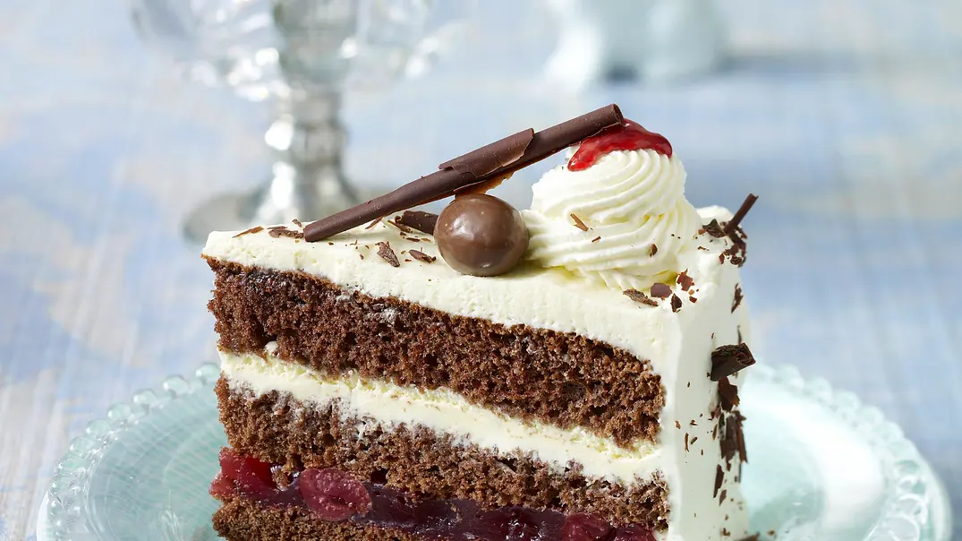 Schoko-Kirsch-Eierlikör-Torte Rezept - Foto: LECKER @ Bauer Media Group Schoko-Kirsch-Eierlikör-Torte Rezept - Foto: LECKER @ Bauer Media Group
