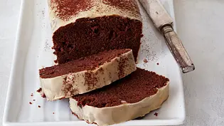 Schoko-Kirsch-Kuchen mit Baileys-Glasur Rezept - Foto: LECKER @ Bauer Media Group Schoko-Kirsch-Kuchen mit Baileys-Glasur Rezept - Foto: LECKER @ Bauer Media Group