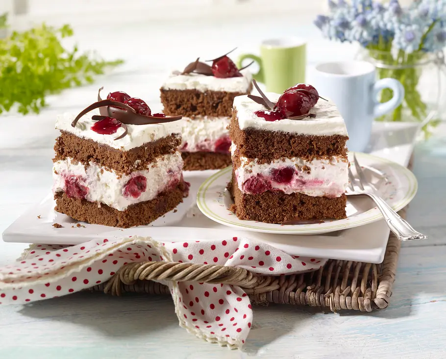 Schoko-Kirsch-Schnitten vom Blech Rezept