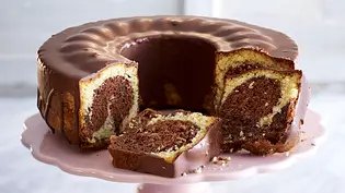 Schoko-Kokos-Marmorkuchen Rezept - Foto: LECKER @ Bauer Media Group Schoko-Kokos-Marmorkuchen Rezept - Foto: LECKER @ Bauer Media Group