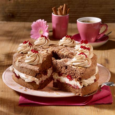 Schoko-Mandeltorte mit Zimt-Marscarponecreme und Preiselbeeren Rezept