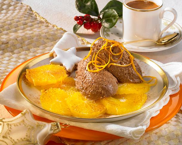 Schoko-Mousse mit marinierten Orangen Rezept Schoko-Mousse mit marinierten Orangen Rezept