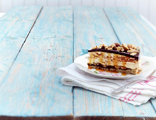 Schoko-Nuss-Cheesecake mit Karamellsoße Rezept Schoko-Nuss-Cheesecake mit Karamellsoße Rezept
