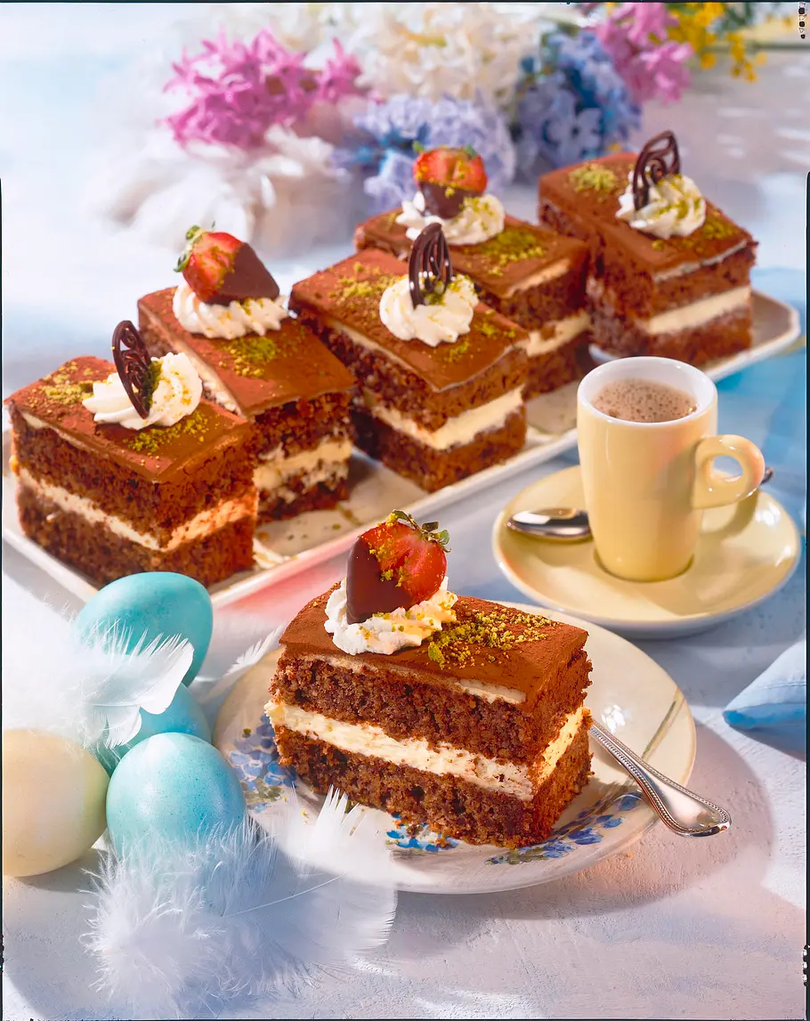 Schoko-Nuss-Schnitten mit Vanille-Sahne Rezept